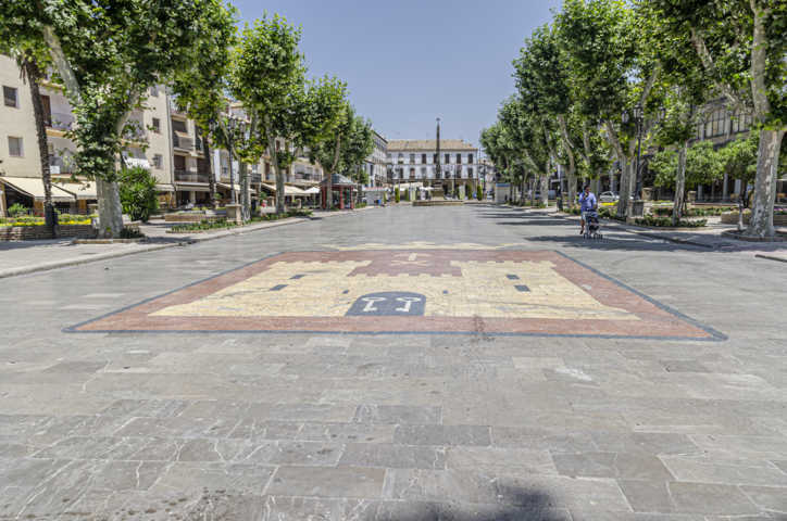 Jaén - Baeza 01 - Paseo de La Constitución.jpg